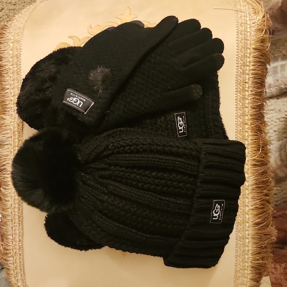 UGG Accessories - NEW 3 PIECE SET INFINITY SCARF AND HAT WITH MATCHING GLOVES